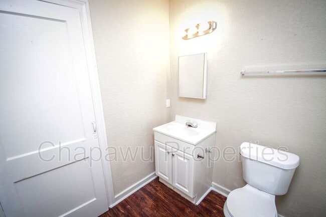 Building Photo - 934 Poinsettia St