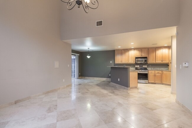 Building Photo - Beautiful 3 bedroom 2 bathroom Townhouse-P...