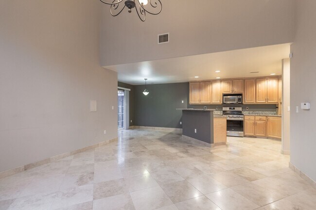 Foto del edificio - Beautiful 3 bedroom 2 bathroom Townhouse-P...