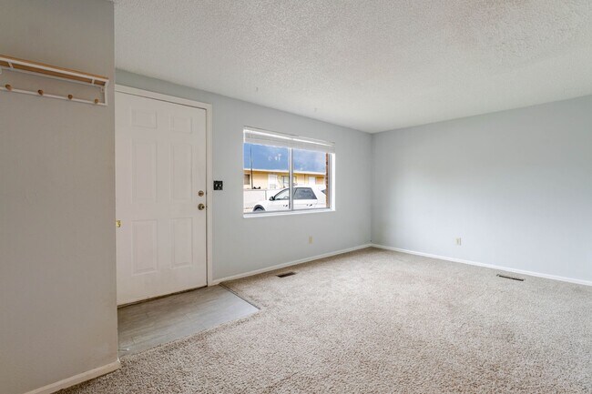 Foto del edificio - $1363 | 2BR/1BA Duplex | Cozy Home Near Be...