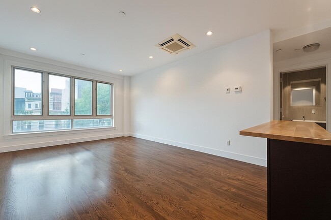 Building Photo - 143 Skillman Ave