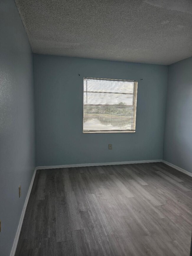 Building Photo - 2531 N Alafaya Trail