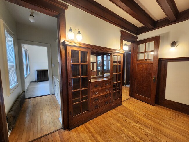 Comedor - 2107 N 51st St