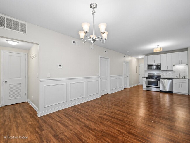 Building Photo - 2441 N Harding Ave