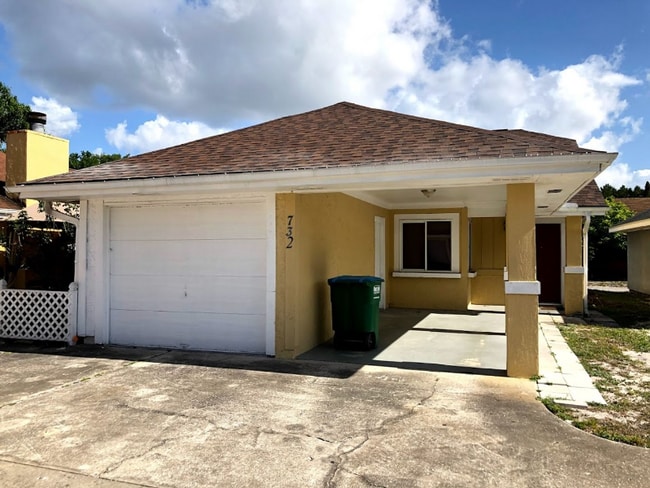 Foto del edificio - 732 Willow Dr