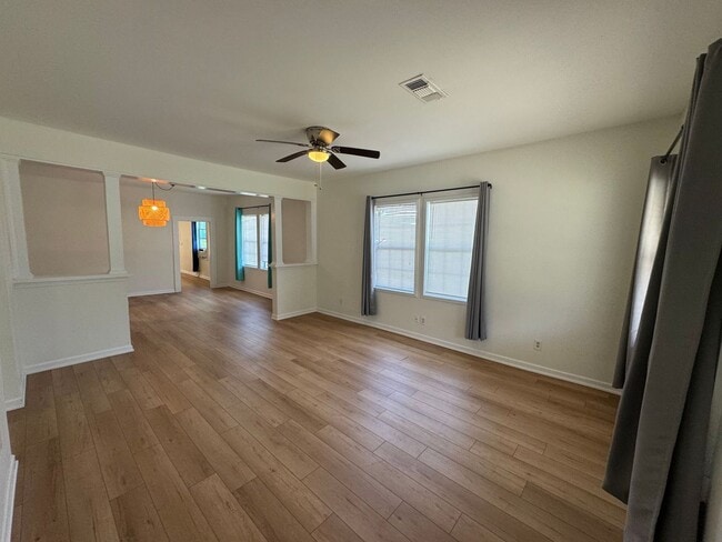 Building Photo - Downtown - Pensacola - 3 bedroom, 2 bathroom