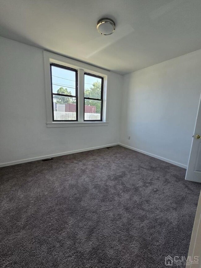 Building Photo - 363 Florida Grove Rd