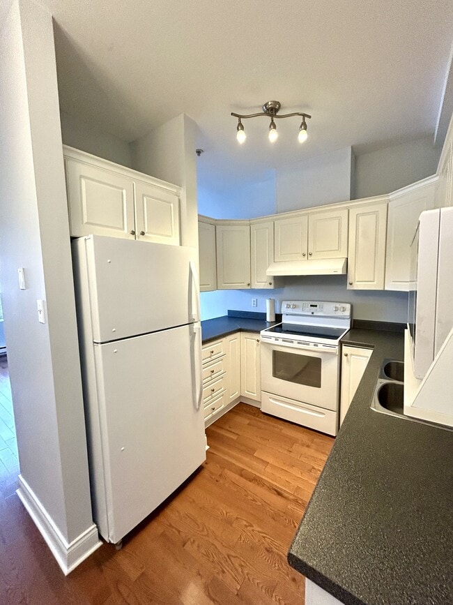 Photo du bâtiment - 130 Lemarchant Rd