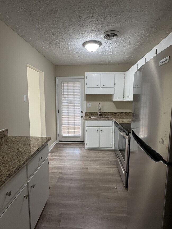 Foto del edificio - 1705 Cedar Shoals Dr