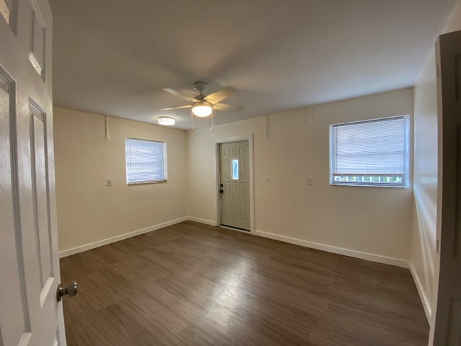 Foto del edificio - 6237 SE Lake Cir Dr