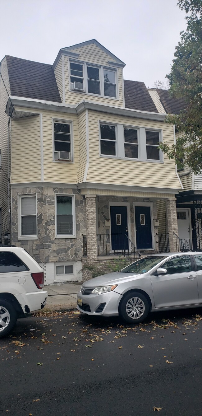 Building Photo - 38 Dassing Ave