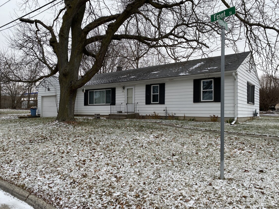 Primary Photo - 137 E Front St
