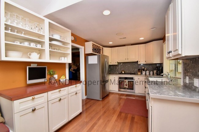 Building Photo - 520 San Geronimo Valley Dr