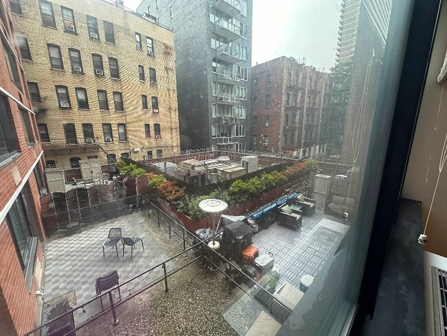 Foto del edificio - 215 W 95th St
