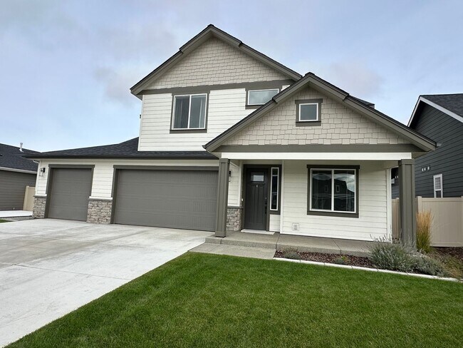 Building Photo - Cda Home Located In The Trails