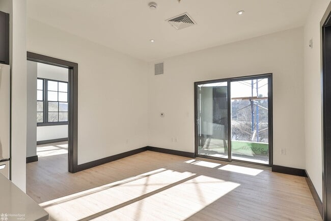Building Photo - 2 bedroom / 2 bathroom apartment at Waterm...