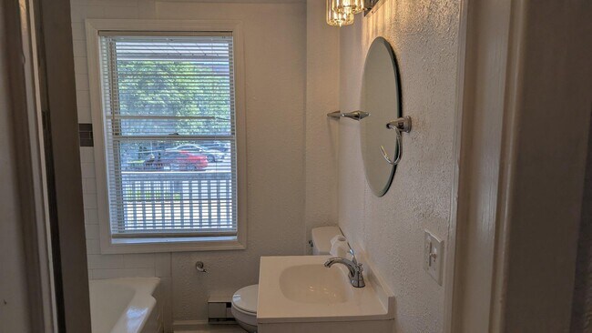 Building Photo - 270 Calder St