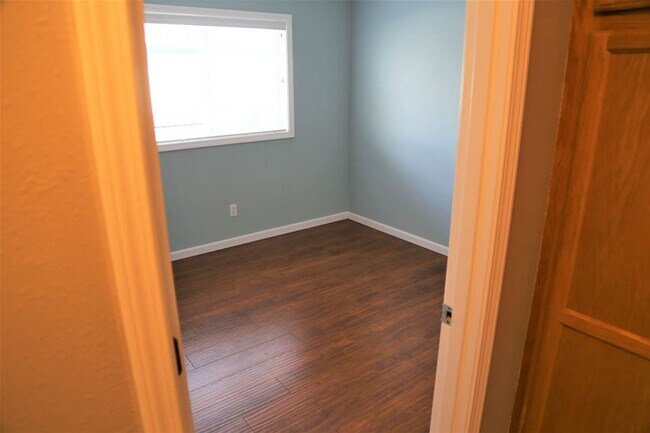 Foto del edificio - 3 bed 2 bath Big Garden, Close to park and...