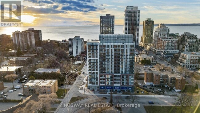 Building Photo - 2088 James St