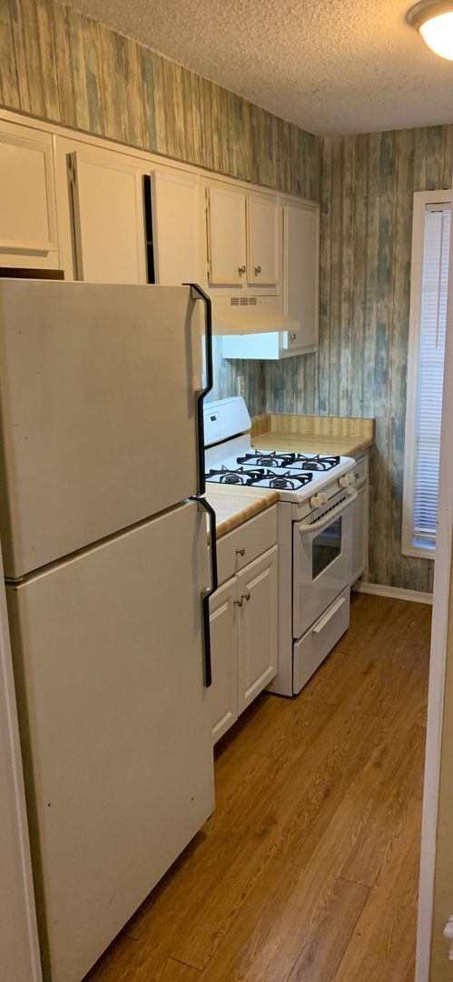 Building Photo - READY NOW!!! 3 bed 2 bath!
