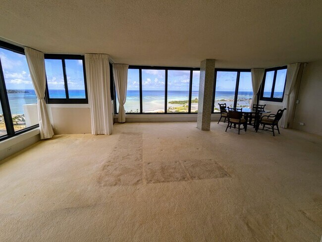 Foto del edificio - Jaw dropping views from this large 1,644 s...