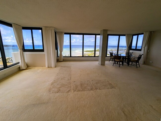 Building Photo - Jaw dropping views from this large 1,644 s...