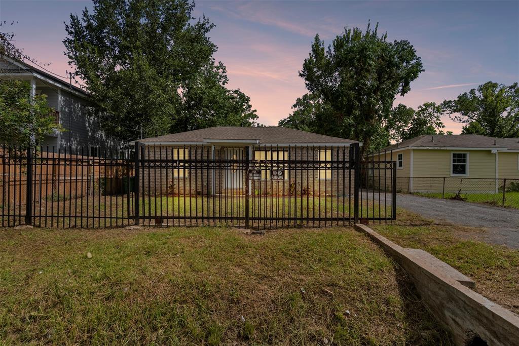 Foto principal - 8150 Snowden St