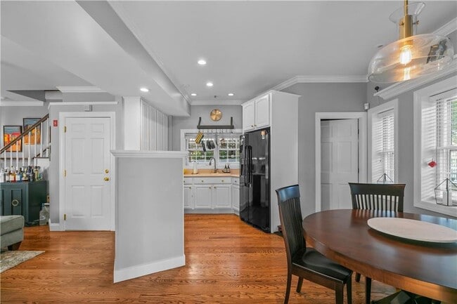 Building Photo - 34 Catherine St