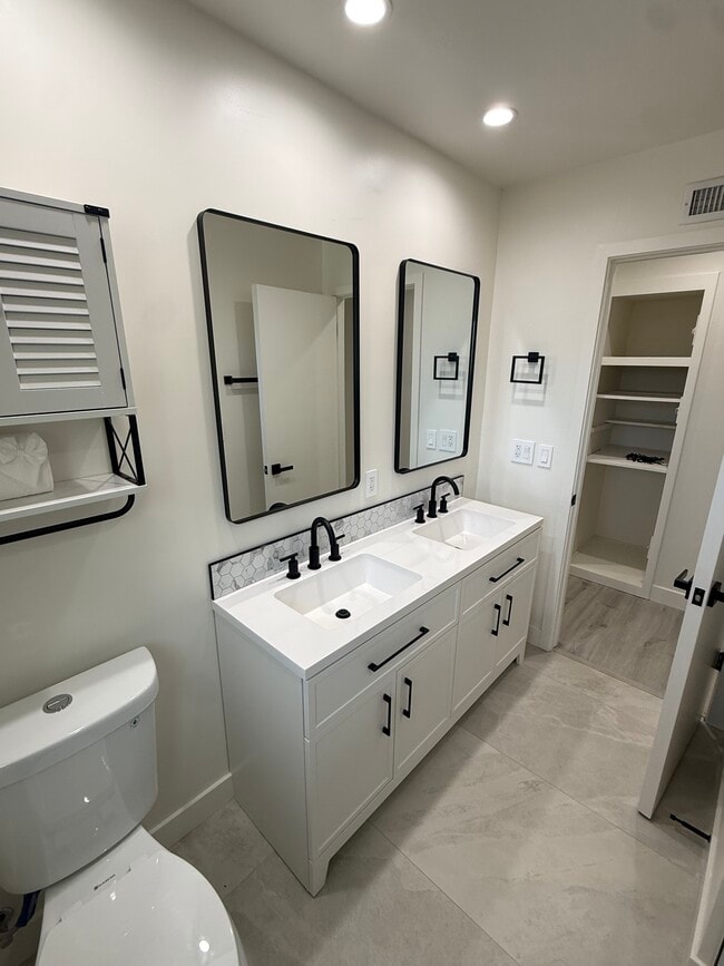 Building Photo - 6650 Sale Ave