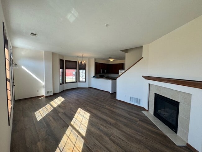 Building Photo - Spacious 3Br/2.5Ba TH w/2 CG in Maple Grove!