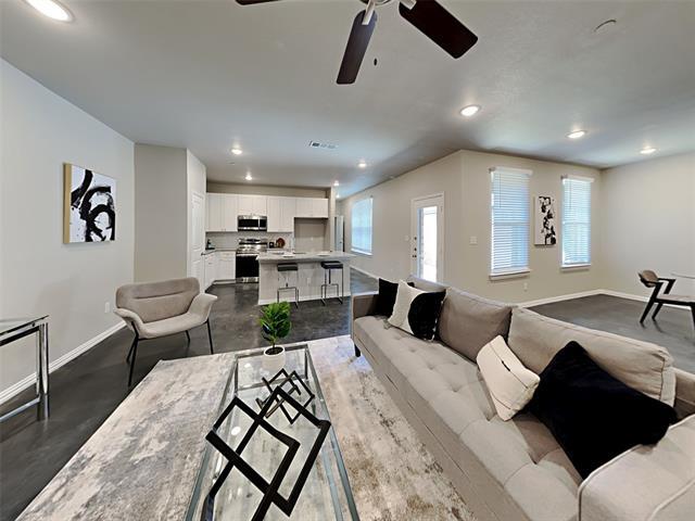 Building Photo - 520 Willow Crossing E