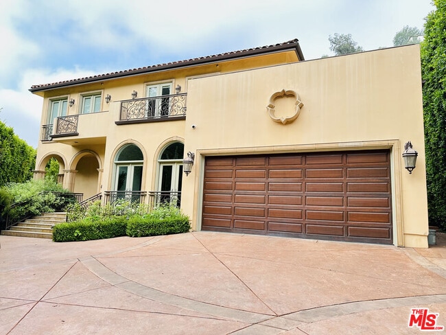 Building Photo - 1447 San Ysidro Dr