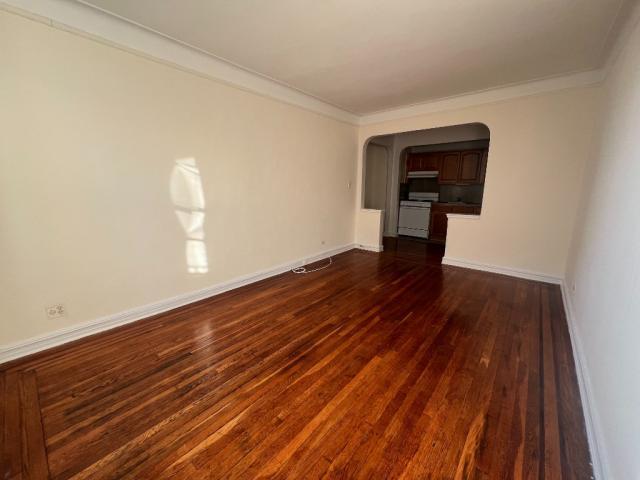 Building Photo - 1 bedroom in SUNNYSIDE NY 11104