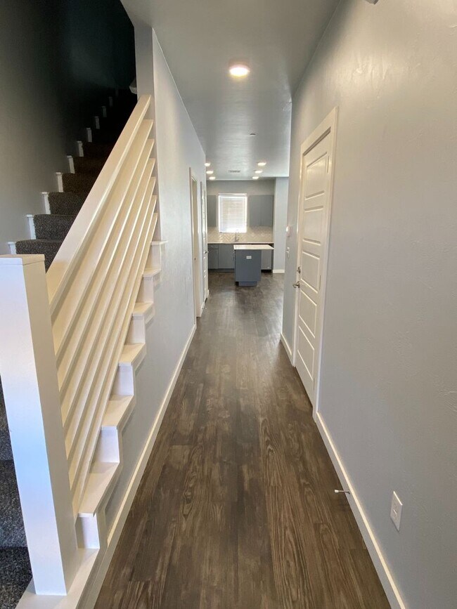 Building Photo - Townhouse in Moore! 3 bedroom, 2.5 bathroom, 1 car garage