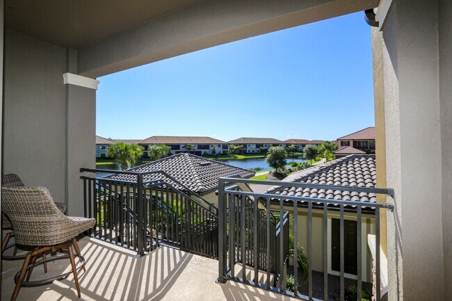 Foto del edificio - *ESPLANADE**2 BEDS+DEN/2BATH** FURNISHED S...