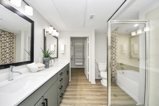 Building Photo - 3003 Memorial Ct