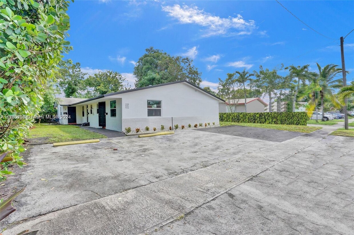 Foto principal - 5308 NW 18th Pl