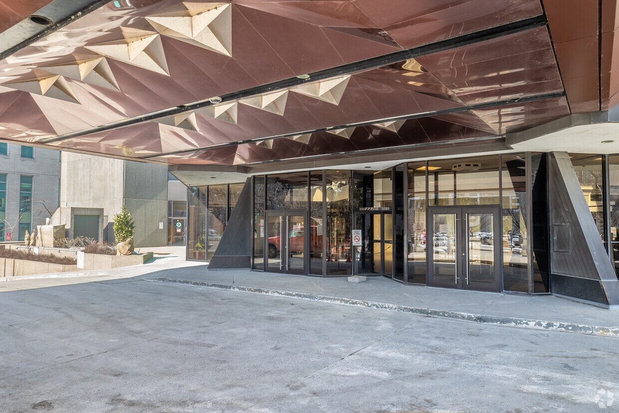 Entrance - Evo Vieux-Montréal