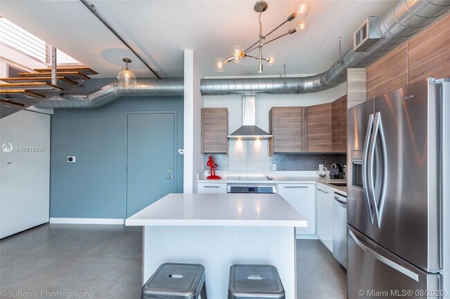 Foto del edificio - 690 SW 1st Ct