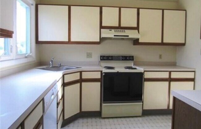 Building Photo - 108 Foxfire Dr