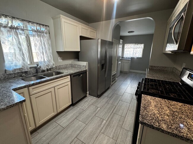 Foto del edificio - Home near UNM.