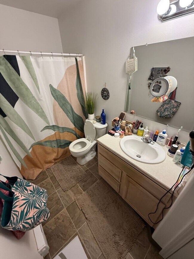 Foto del edificio - Conveniently Located 1 Bed/1.5 Bath Apartment - NE Bend