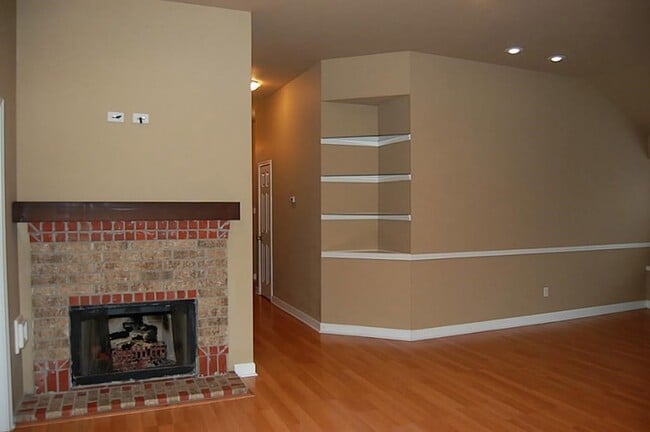 Building Photo - 12130 La Salle Oaks