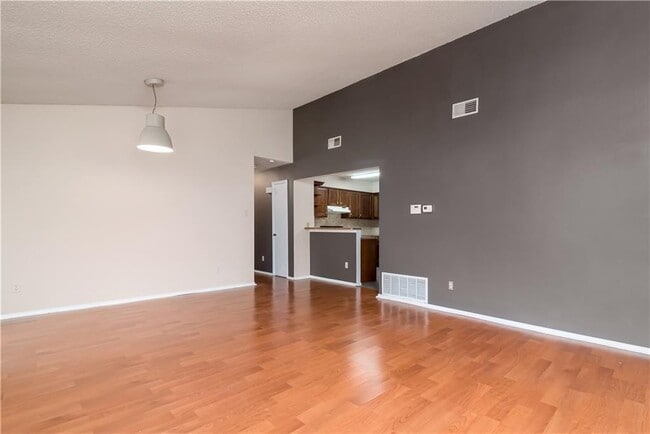 Building Photo - 6012 Baton Rouge Dr