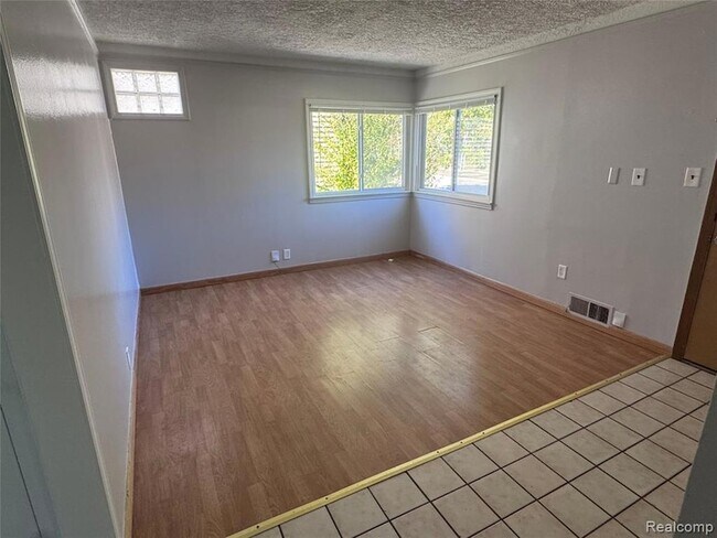 Foto del edificio - 949 W Farnum Ave