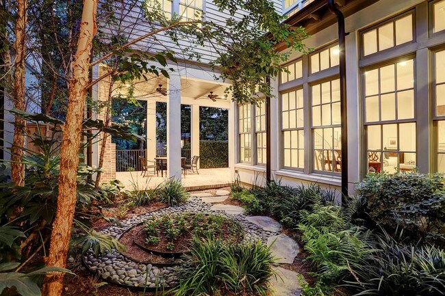 Foto del edificio - 80 Audubon Hollow Ln