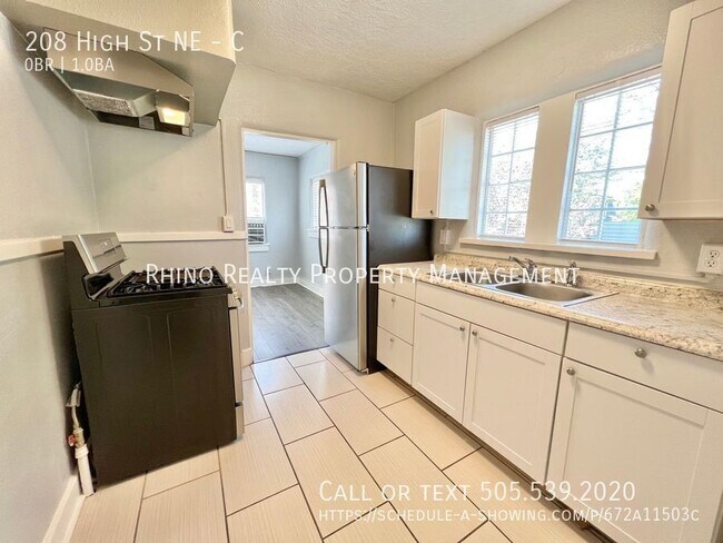 Building Photo - Welcome to Alhambra Court! Studio, 1 Bath!