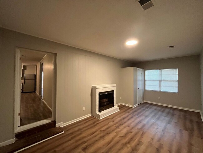 Foto del edificio - Cozy Home located off Buena Vista Road