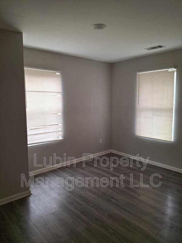 Building Photo - 1362 Stage Ave