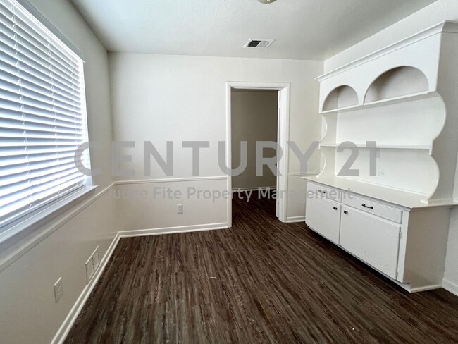 Building Photo - Beautiful 3/2.5/2 in Dallas For Rent!